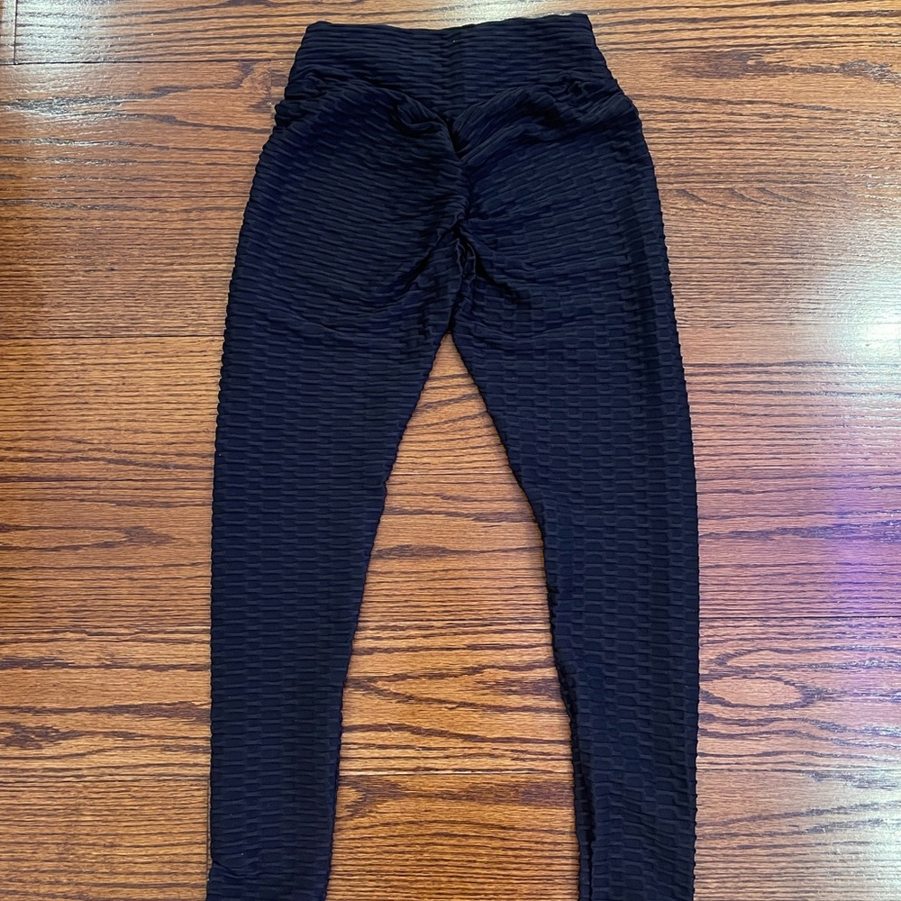 AMAZON | Scrunch Butt Leggings - Picture 3 of 4
